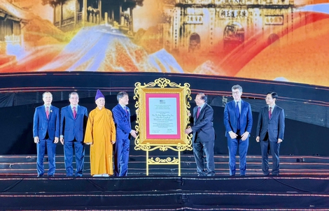 3 địa phương cùng lúc đón bằng công nhận Di sản văn hóa thế giới