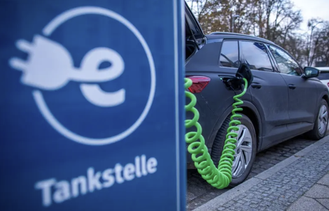 Xe xăng và hybrid "thoát án tử" tại châu Âu