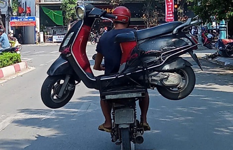 "Xiếc" trên đường