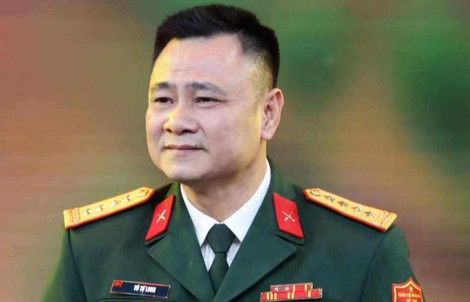 NSND Tự Long tự hào mang hai sắc áo và một trái tim trọn vẹn với Tổ quốc