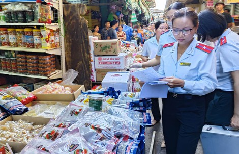 Sau nhiều vụ ngộ độc thực phẩm, Chủ tịch UBND TPHCM ra chỉ đạo