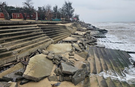 Kè biển hàng chục tỉ đồng chưa nghiệm thu đã hỏng nặng