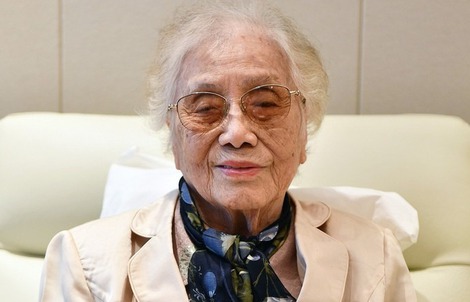 Bà Nguyễn Thị Bình là đại biểu cao tuổi nhất tham dự Đại hội Thi đua yêu nước