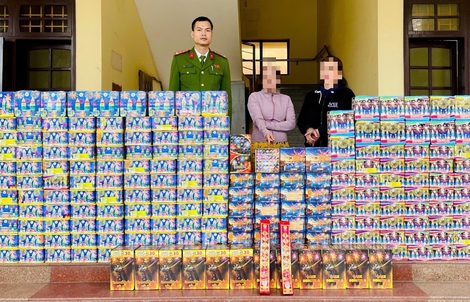 Bắt quả tang 2 phụ nữ ở Quảng Trị mua bán pháo nổ khối lượng lớn