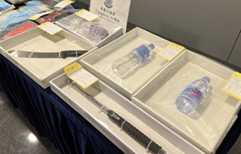 Cướp táo tợn 1 tỉ yen tiền mặt trong 30 giây ở Hồng Kông