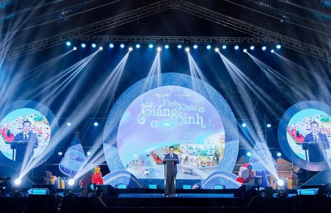 Âm nhạc kết nối cộng đồng trong đêm Giáng sinh ở ROX Living Aquamarine Diễn Châu