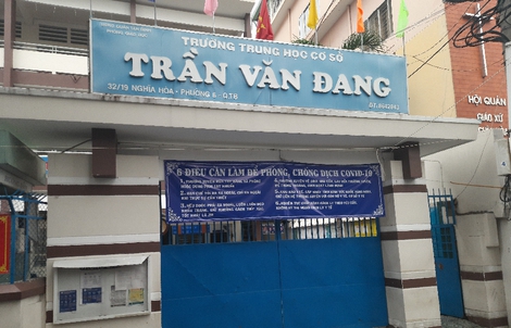 Diễn biến mới việc thầy giáo phạt học sinh nộp tiền và dậy từ 5 giờ sáng