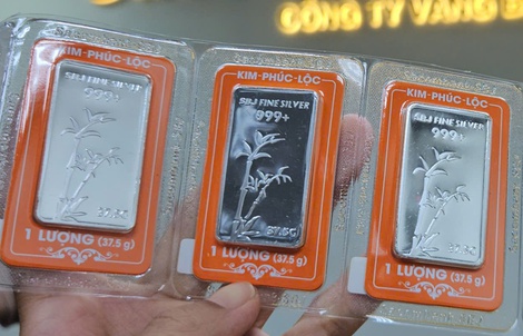 Không chỉ vàng, giá bạc hôm nay 24-12 cũng liên tục lập đỉnh mới