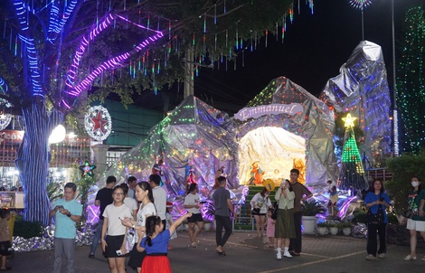 Xóm đạo Tân Phú rực rỡ đón Giáng sinh