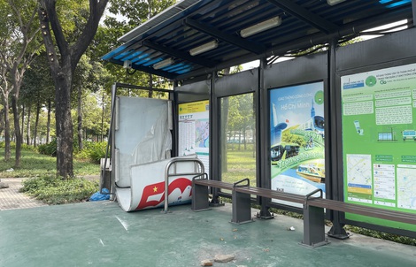 TPHCM: Phát hiện 1 thanh niên tử vong ở trạm xe buýt