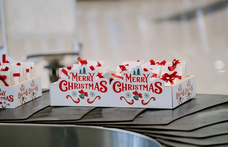 Những kiện hàng đặc biệt xuất hiện trên băng chuyền hành lý ở Nội Bài vào Giáng sinh