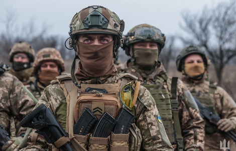 Ukraine rút quân khỏi Siversk, Mỹ giảm mạnh viện trợ cho Kiev