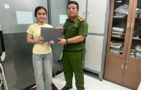 Ngồi học ở quán cà phê, cô gái 18 tuổi bị trộm máy tính xách tay