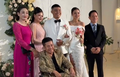 Nghệ sĩ Tấn Beo xúc động, rơi nước mắt trong ngày cưới con trai