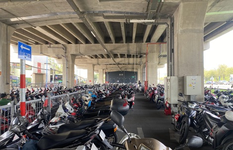 TPHCM: Bố trí mặt bằng sân khấu Sen Hồng làm bãi giữ xe metro
