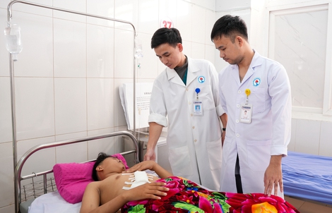 Tai nạn giao thông lúc rạng sáng khiến thiếu niên 14 tuổi bị vỡ gan