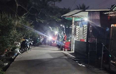 Người đàn ông tử vong trước sân nhà, trên lưng còn mang bình xịt thuốc sâu