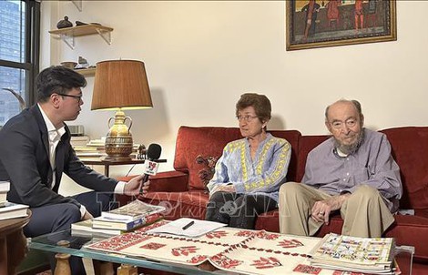 Tiễn đưa ông bà Weiss - những người bạn lớn của Việt Nam