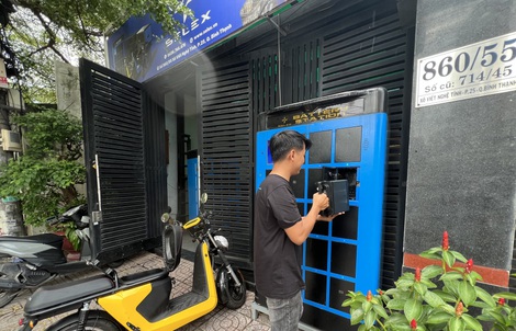 Tủ đổi pin xe máy điện xuất hiện ngày càng nhiều ở TPHCM 