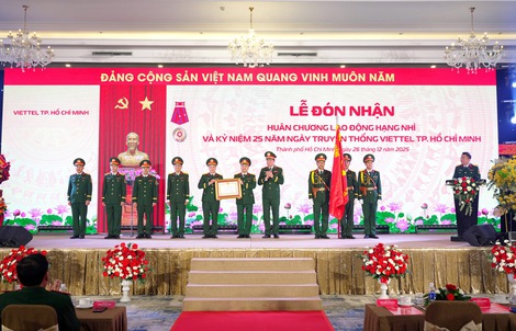 Viettel TPHCM nhận Huân chương Lao động Hạng Nhì