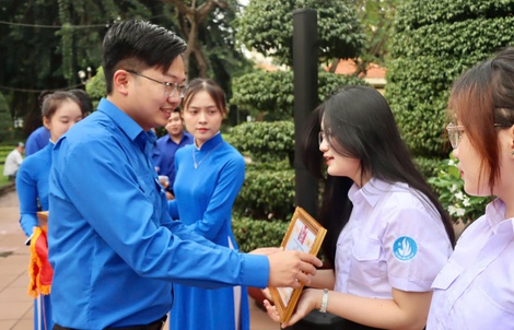 Vinh danh 75 gương mặt đạt danh hiệu “Sinh viên 5 tốt”, “Học sinh 3 rèn luyện”