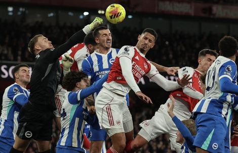 Arsenal vượt khó hạ Brighton, tái chiếm đỉnh bảng Premier League