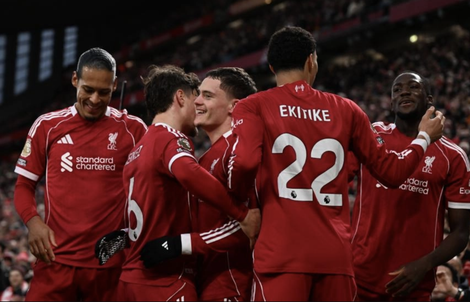 Tân binh đắt giá ghi bàn đầu tiên, Liverpool thắng ngày cuối năm tại Anfield