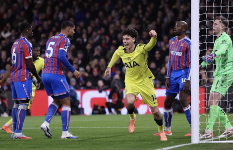 Sao trẻ tỏa sáng, Tottenham nhọc nhằn vượt Crystal Palace