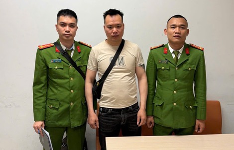 Vừa xuống sân bay Nội Bài, Lê Văn Hùng ra đầu thú