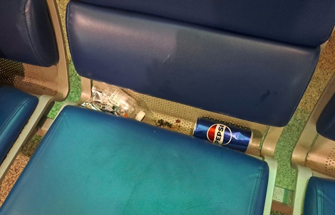 Sân bay Tân Sơn Nhất: Khách đông, rác cũng "bủa vây"