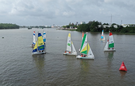 Đua thuyền buồm trên sông Hậu: Sân chơi thể thao mới lạ tại Cần Thơ