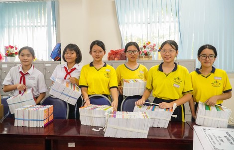 Nghĩa tình học sinh TPHCM hướng về vùng lũ