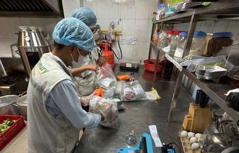 Sự thật bất ngờ khi Công an TPHCM kiểm tra 11 cơ sở chế biến thực phẩm