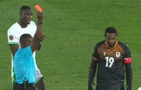 Khó tin: Một đội phải dùng 3 thủ môn trong cùng trận tại AFCON