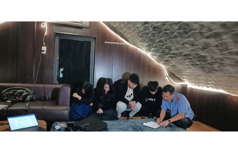 Bắt quả tang nhóm nam, nữ rủ nhau thuê nhà "bay lắc" ở Quảng Trị