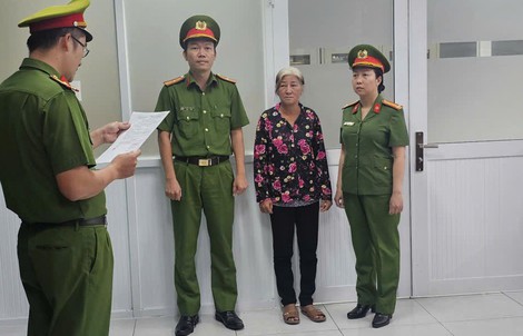 Cho ba gác đổ xà bần trên đất, một phụ nữ bị Công an TPHCM bắt giam