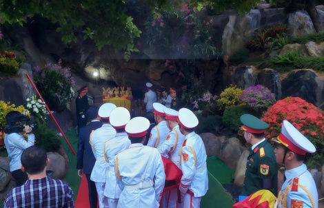 GIỮA LÒNG DI SẢN, KÝ ỨC TRƯỜNG SƠN SỐNG DẬY (*): Những nấm mộ tuổi hai mươi giữa đại ngàn