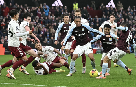 Aston Villa quật ngã Arsenal phút bù giờ, cuộc đua vô địch bắt đầu nóng