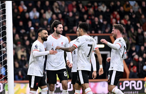 Salah tỏa sáng khó tin, Liverpool thắng chật vật Bournemouth