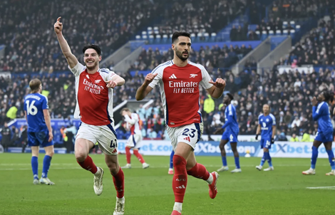 Siêu dự bị Merino lập công, Arsenal giành 3 điểm trước Leicester