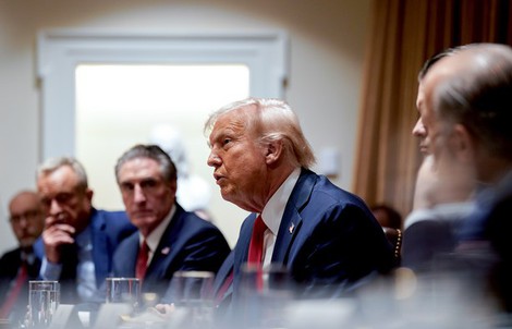 Ông Donald Trump: “EU kìm hãm kinh tế Mỹ, nhưng bây giờ tôi đã là tổng thống”