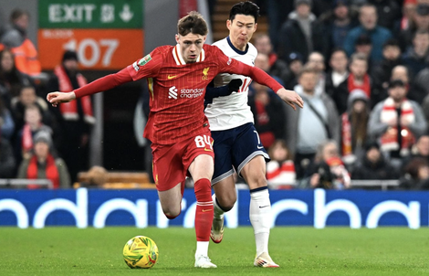 "Mở tiệc" bàn thắng trước Tottenham, Liverpool đoạt vé dự chung kết League Cup