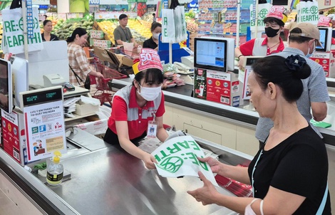 LOTTE Mart khuyến khích khách hàng giảm thiểu túi nilon