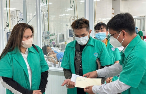 Trưởng Ban Tuyên giáo và Dân vận Thành ủy TP HCM thăm nhạc sĩ Lư Nhất Vũ và NSND Thanh Tuấn