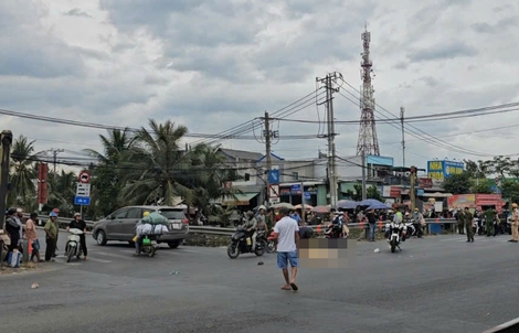 Tai nạn giao thông nghiêm trọng ngay giao lộ ở Bình Chánh