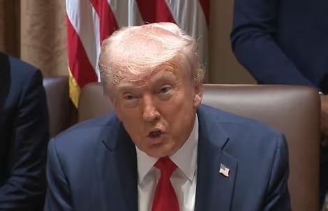 Tổng thống Donald Trump lại cảnh báo “gắt” tổng thống Ukraine