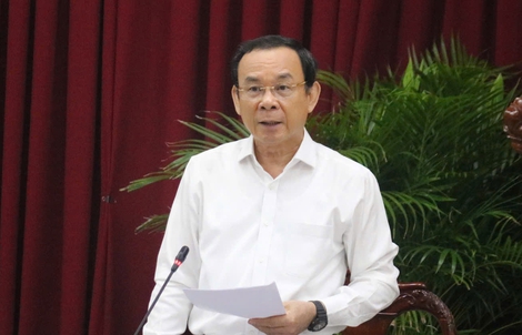 Bí thư Thành ủy TP HCM đặt câu hỏi "nóng" về cây xanh, thu phí lòng đường