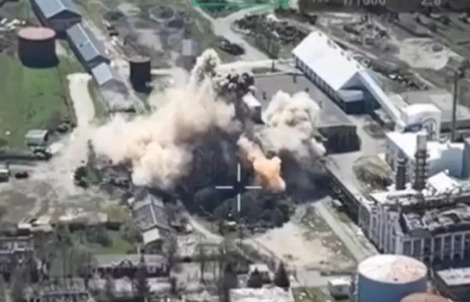 Ukraine tấn công sâu lãnh thổ Nga, Moscow phóng tên lửa vào Kiev