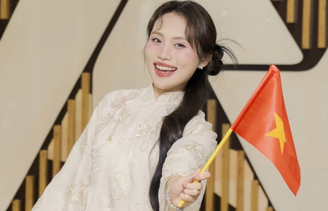Phương Mỹ Chi hát Mùa xuân trên TP HCM gây bão

