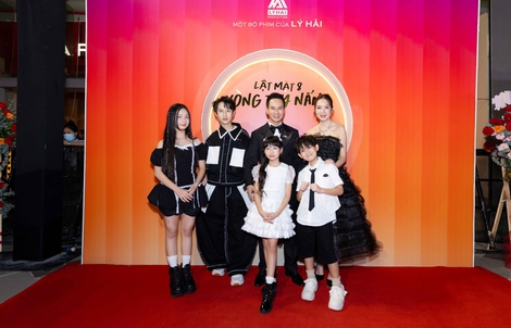 Lý Hải - Minh Hà đẹp đôi bên 4 con